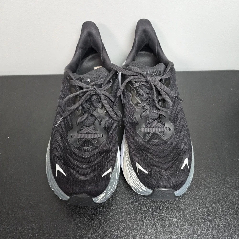 Hoka Shoes Womens Size 10.5B Black White Arahi 6 Performance Running Sneakers